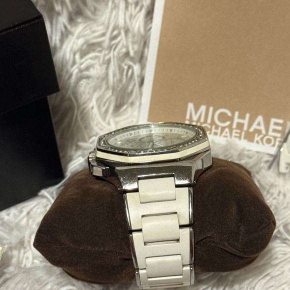 Unique Michael Kors watch - Picture 8 of 15